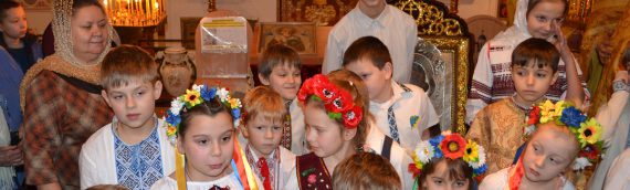 Воспитанники воскресной школы храма свв. Косьмы и Дамиана поздравили прихожан с праздником свят. Николая