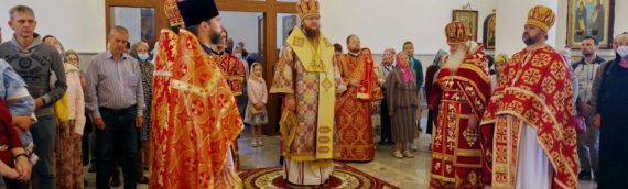 Архиепископ Феодосий возглавил богослужение престольного праздника в храме св.Косьмы и Дамиана на Оболони.
