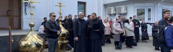11 мая духовенство Оболонского благочиния вместе с прихожанами приняли участие в молитвенном стоянии в Киево-Печерской Лавре