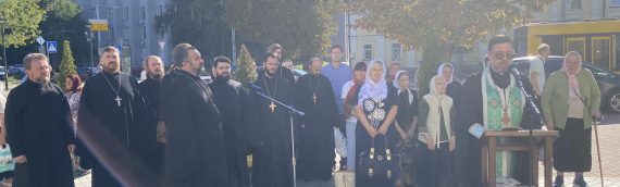 07 сентября духовенство Оболонского благочиния, соборно, вместе с прихожанами приняли участие в молитвенном стоянии в Киево-Печерской Лавре.