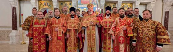 20 апреля, в праздник Светлого Христова Воскресения, в нашем храме было отслужено праздничное ночное Богослужение.