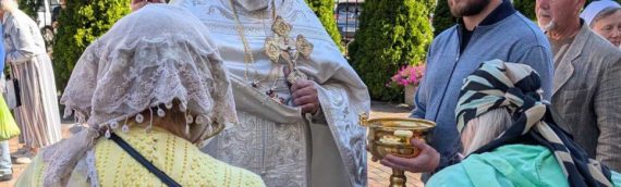 В праздник Преображения Господа Бога и Спаса нашего Иисуса Христа, в нашем храме было совершено торжественное Богослужение.