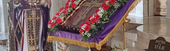 Накануне праздника Происхождения (изнесения) Честных Древ Животворящего Креста Господня и памяти семи мучеников Маккавеев в нашем храме было совершено вечернее Богослужение.