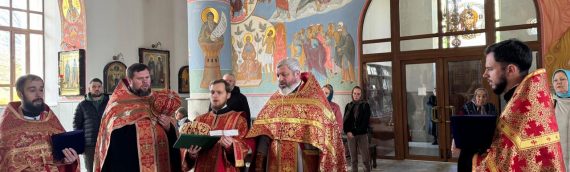 30 октября, в день памяти святых мучеников бессребреников Космы и Дамиана Аравийских  и их братьев Леонтия, Анфима и Евтропия, в нашем храме состоялось праздничное Богослужение.