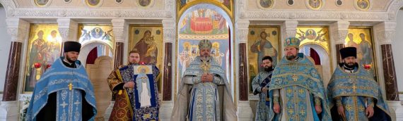 05 октября, в неделю 17-ю по Пятидесятнице, в день празднования иконы Божией Матери, именуемой «Услышательница», в нашем храме была совершена Праздничная Божественная Литургия.